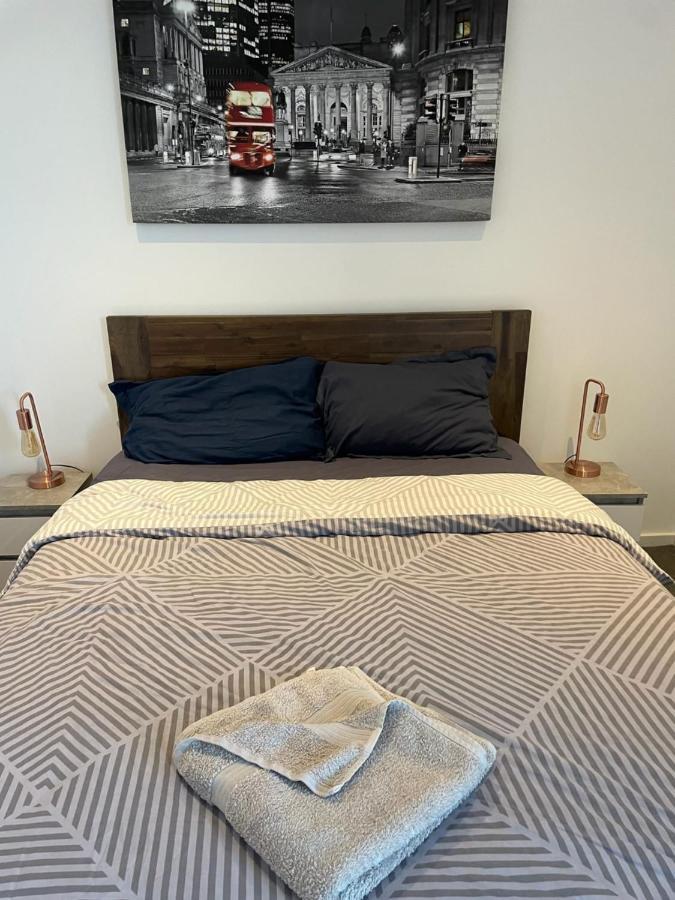 Luxury En-Suite Room Olympic Village In Shared Apartment 伦敦 外观 照片