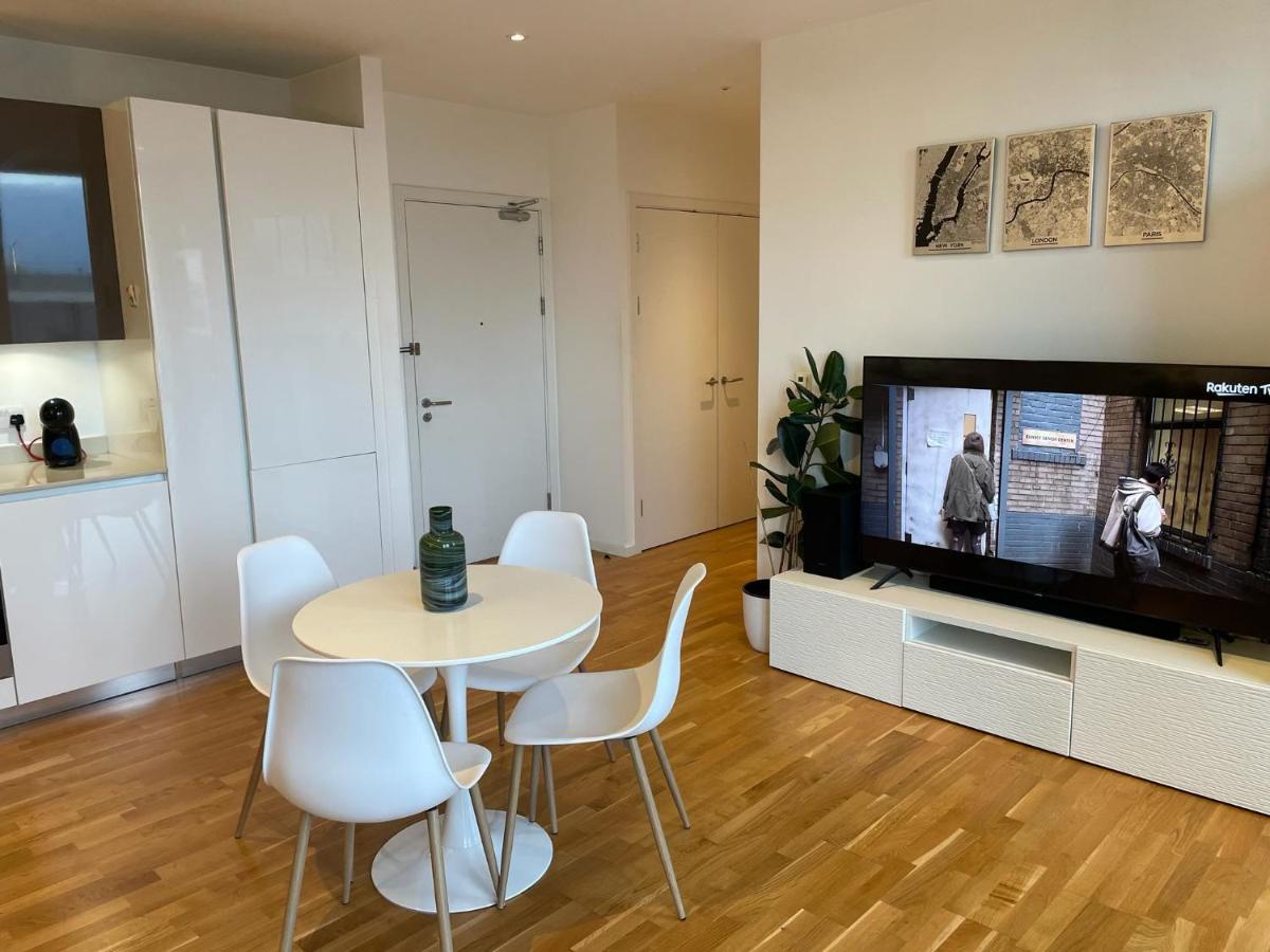 Luxury En-Suite Room Olympic Village In Shared Apartment 伦敦 外观 照片